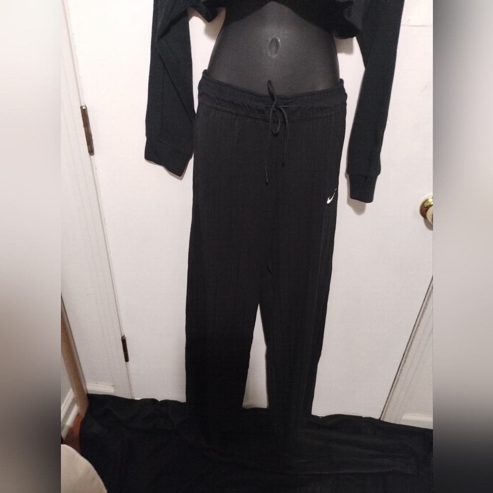Nike Women's Black Track Pants & Cropped Sweatshirt Set - Picture 2 of 12